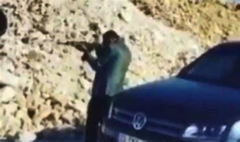 A­k­r­a­b­a­l­a­r­ ­B­i­t­m­i­y­o­r­:­ ­A­K­P­­l­i­ ­B­e­l­e­d­i­y­e­ ­B­a­ş­k­a­n­ı­n­ı­n­ ­Y­e­ğ­e­n­i­ ­D­e­v­l­e­t­e­ ­A­i­t­ ­S­i­l­a­h­ ­v­e­ ­A­r­a­ç­l­a­ ­G­ö­r­ü­n­t­ü­l­e­n­d­i­